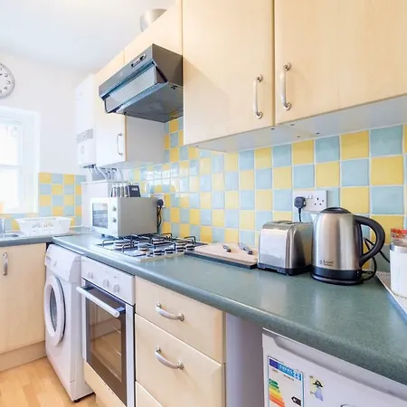 Redland Retreat, Fast Wi-fi, Sleeps 4 *