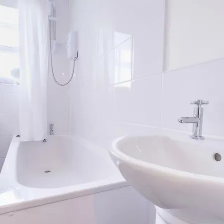Redland Retreat, Fast Wi-fi, Sleeps 4 *